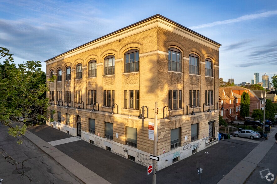 91 Oxford St, Toronto, ON à louer - Photo du bâtiment - Image 1 de 4