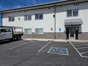 4585 SW 21st St, Redmond, OR for lease Interior Photo- Image 1 of 4