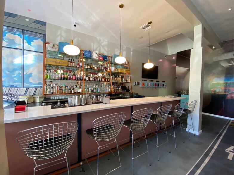 7459 Melrose Ave, Los Angeles, CA à louer - Photo principale - Image 1 de 14