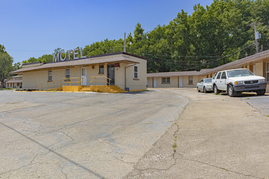 820 S Washington St, Junction City, KS for sale - Building Photo - Image 1 of 11