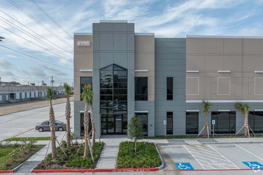 9220 Kirby Dr, Houston, TX for lease - Building Photo - Image 3 of 9