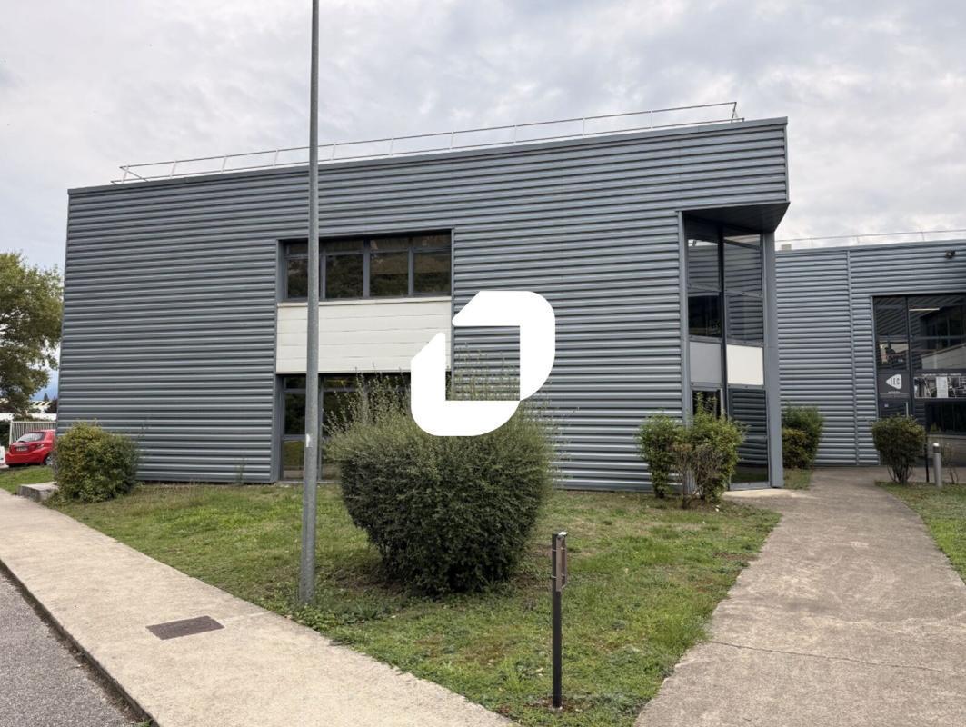 Flex dans Échirolles à louer Photo du bâtiment- Image 1 de 8