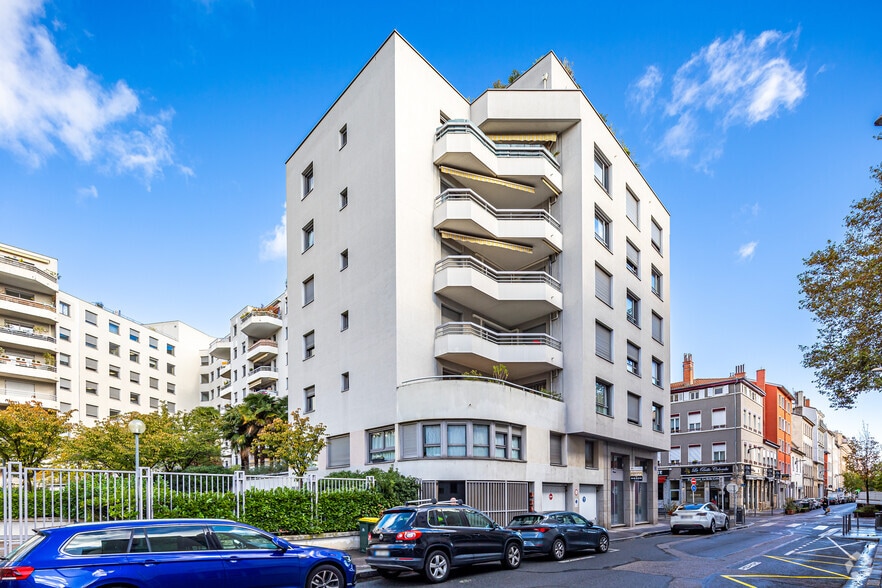 6-10 Rue Des Emeraudes, Lyon for sale - Primary Photo - Image 1 of 2