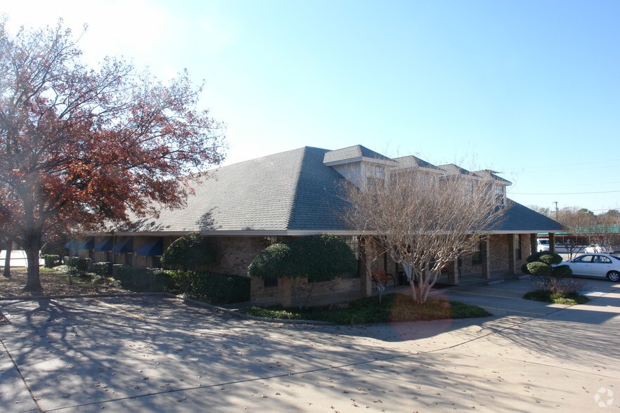 1245 Southridge Ct, Hurst, TX for lease - Building Photo - Image 3 of 11