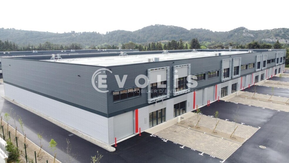 Flex in Villeneuve-lès-Avignon for lease - Building Photo - Image 3 of 12