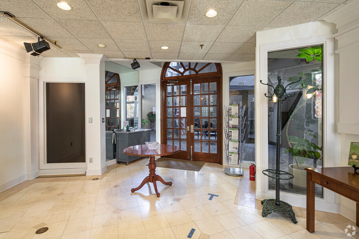 701 Kenmore Ave, Fredericksburg, VA à louer Photo intérieure- Image 1 de 8