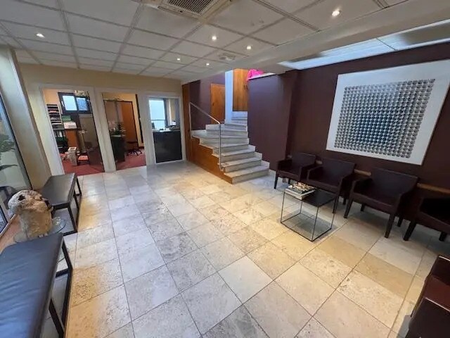 Rue Marsoulan, Paris for sale - Lobby - Image 3 of 7