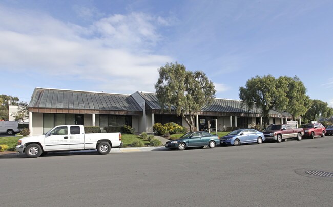 Plus de détails pour 125 Mitchell Blvd, San Rafael, CA - Industriel à louer