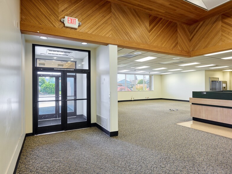 200 Center Ave, Molalla, OR for sale - Interior Photo - Image 3 of 13