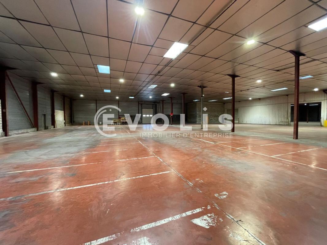Industrial in Carbon-Blanc for lease Interior Photo- Image 1 of 14
