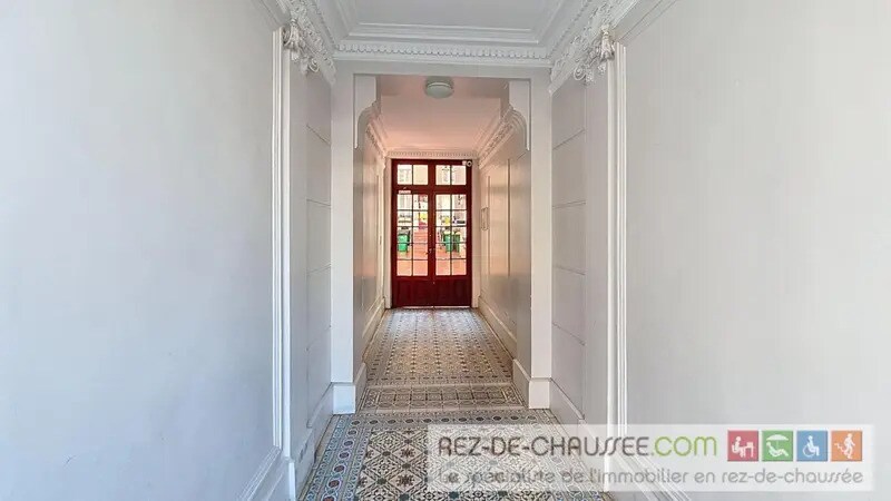 Office in Paris for sale Interior Photo- Image 1 of 11