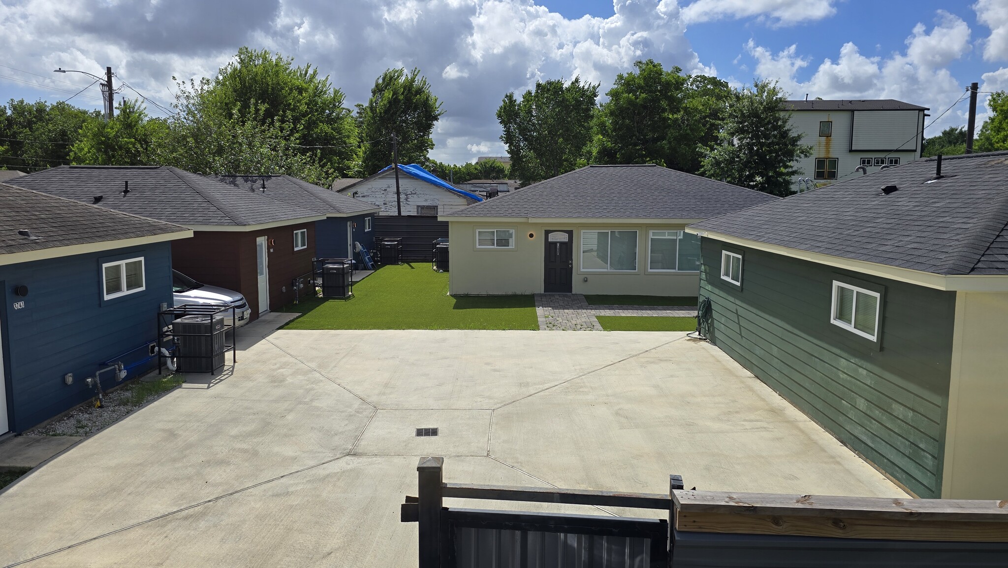 Turnkey Six-Unit Investment - Astrodome portfolio of 2 properties for sale on LoopNet.ca Aerial- Image 1 of 50