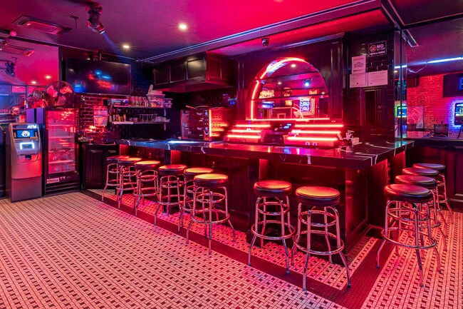 Plus de détails pour 100 E 116th St, New York, NY - Commerce de détail à louer