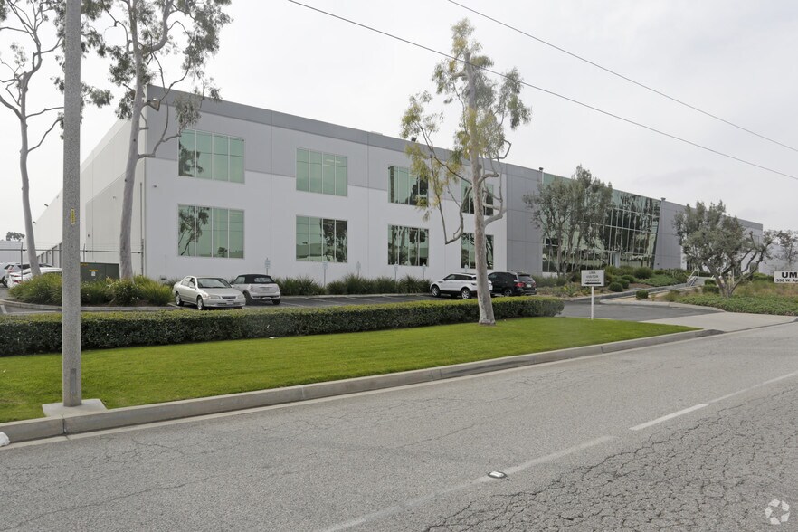 350 W Apra St, Compton, CA à louer - Photo du bâtiment - Image 3 de 5