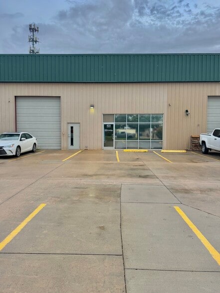 4910 Wakarusa Ct, Lawrence, KS for lease - Building Photo - Image 2 of 4