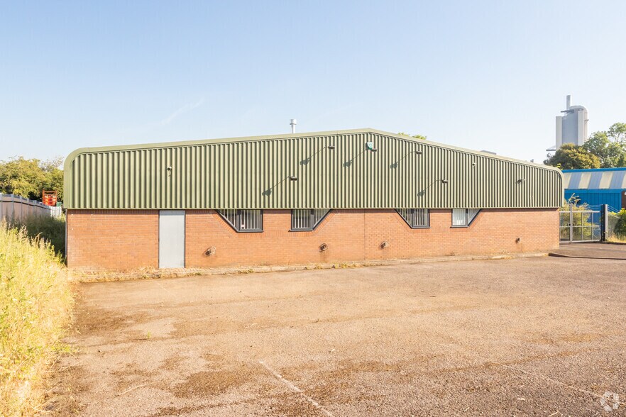 22 Somers Rd, Rugby à louer - Photo du bâtiment - Image 3 de 3