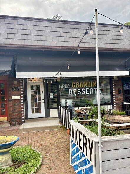 3666-3672 Erie Ave, Cincinnati, OH à louer - Photo du bâtiment - Image 2 de 25