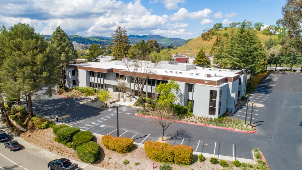 1250 Montego Way, Walnut Creek, CA à vendre - Photo du bâtiment - Image 3 de 12