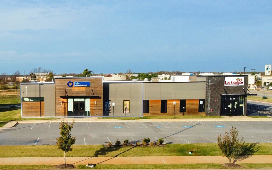 4500 S Dixieland Rd, Rogers, AR à louer - Photo du bâtiment - Image 1 de 22