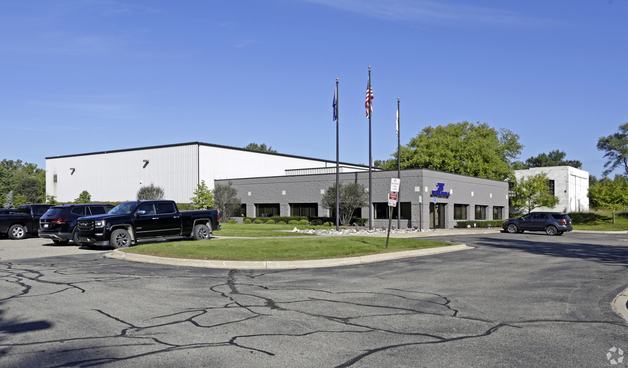 3199 Lapeer Rd, Auburn Hills, MI à vendre Photo du bâtiment- Image 1 de 1