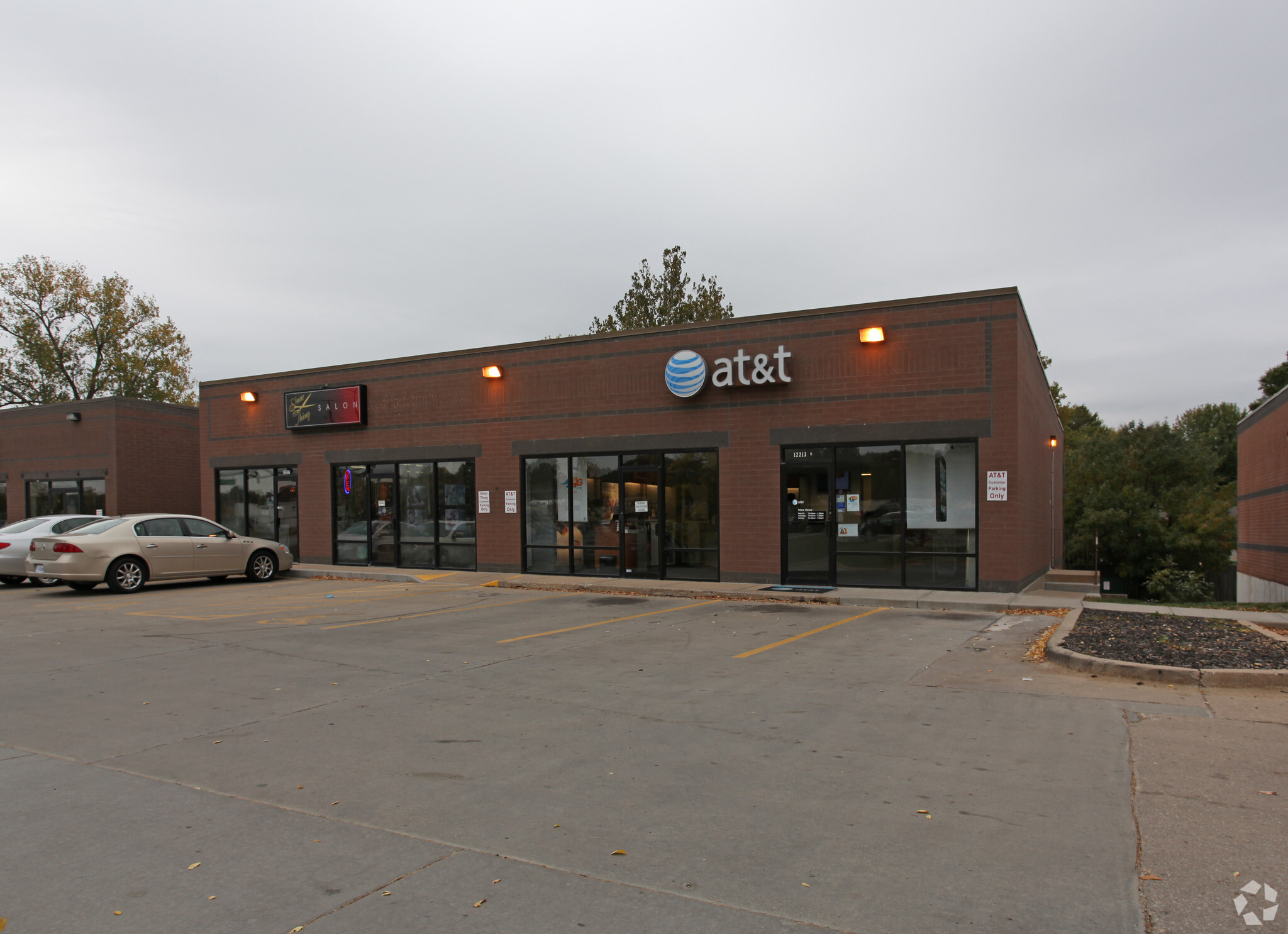 12219-12221 Shawnee Mission Pky, Shawnee, KS for lease Building Photo- Image 1 of 5