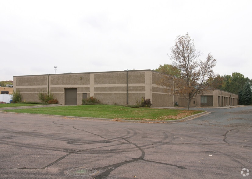 15 Yorkton Ct, Little Canada, MN for lease - Building Photo - Image 2 of 12