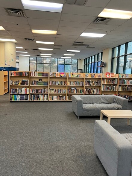 41 Center St, Freehold, NJ for lease - Building Photo - Image 2 of 5