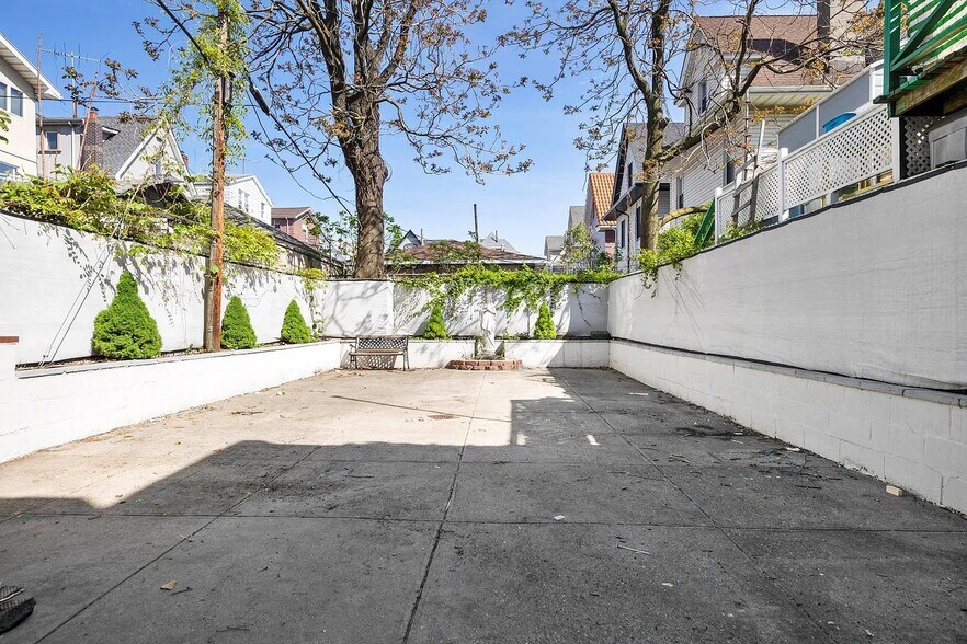 8417 7th Ave, Brooklyn, NY à louer - Photo du bâtiment - Image 2 de 5