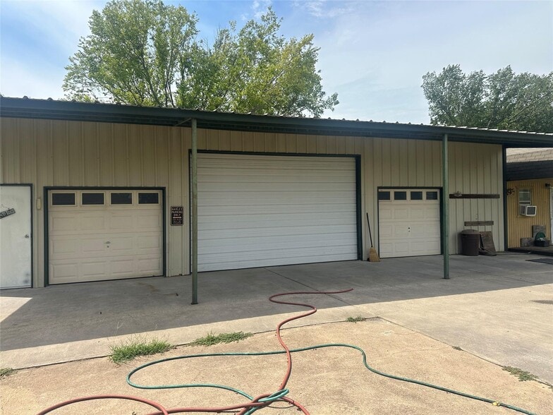 12869 FM 1385, Pilot Point, TX for lease - Primary Photo - Image 1 of 17