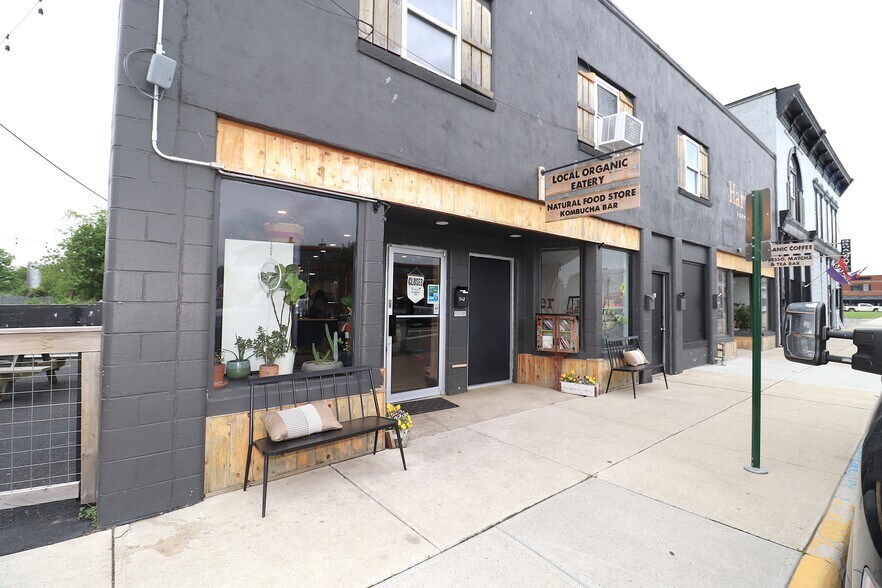 142 S Broadway St, Blanchester, OH à vendre - Photo du bâtiment - Image 1 de 33