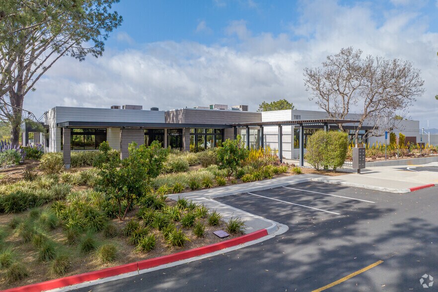 11085 N Torrey Pines Rd, La Jolla, CA à louer - Photo du bâtiment - Image 1 de 51