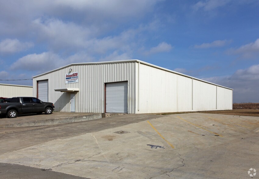 200 Industrial Dr, Forney, TX à louer - Photo du bâtiment - Image 3 de 3