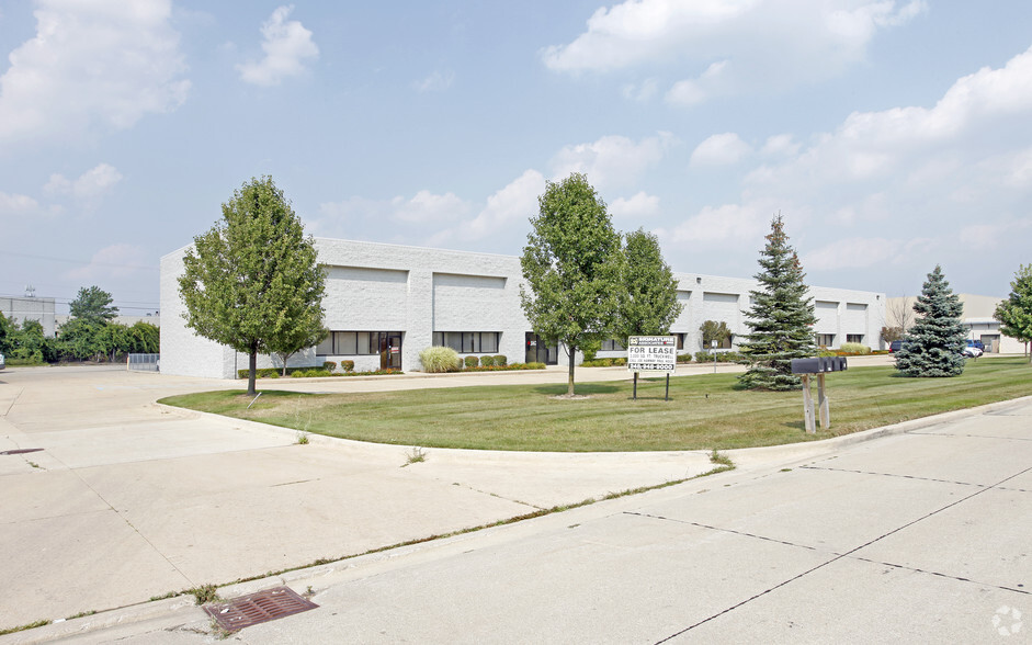 6107 Progress Dr, Sterling Heights, MI for lease - Primary Photo - Image 1 of 4