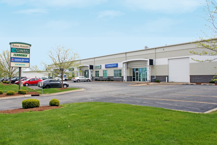 2104-2116 W Townline Rd, Peoria, IL for lease - Building Photo - Image 2 of 23