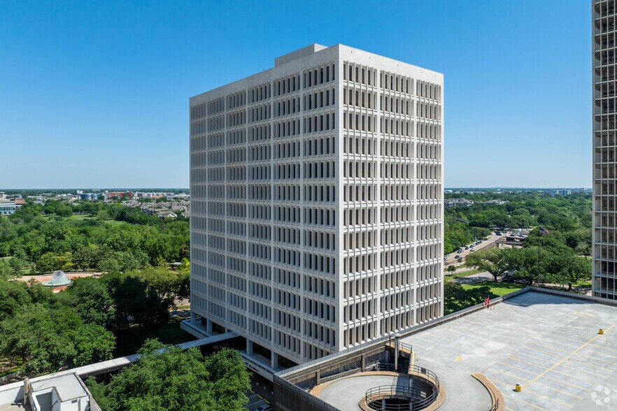 2777 Allen Pky, Houston, TX à louer - Photo du bâtiment - Image 2 de 5