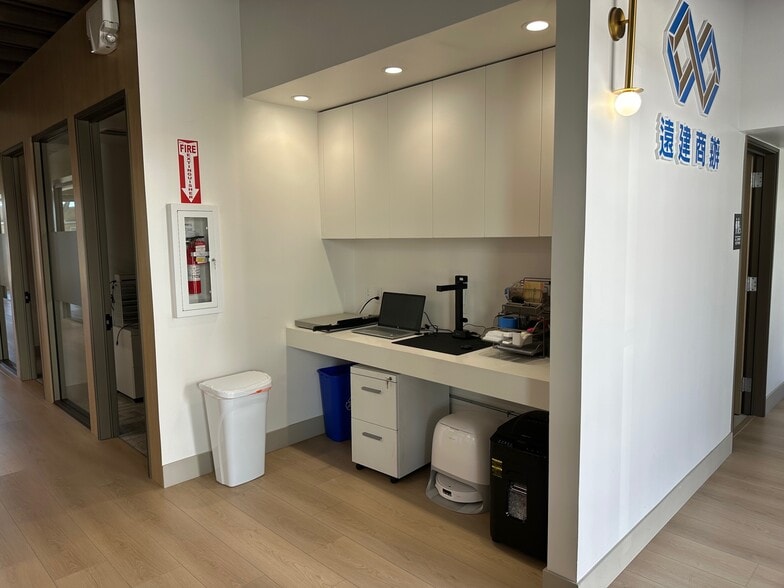 59 E Foothill Blvd, Arcadia, CA à louer - Photo intérieure - Image 3 de 11