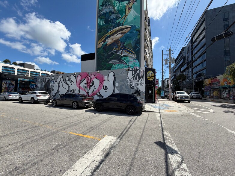 299 NW 25th St, Miami, FL à louer - Photo du bâtiment - Image 3 de 23