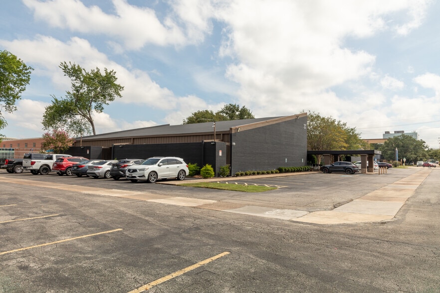 17215 Red Oak Dr, Houston, TX for sale - Building Photo - Image 3 of 14