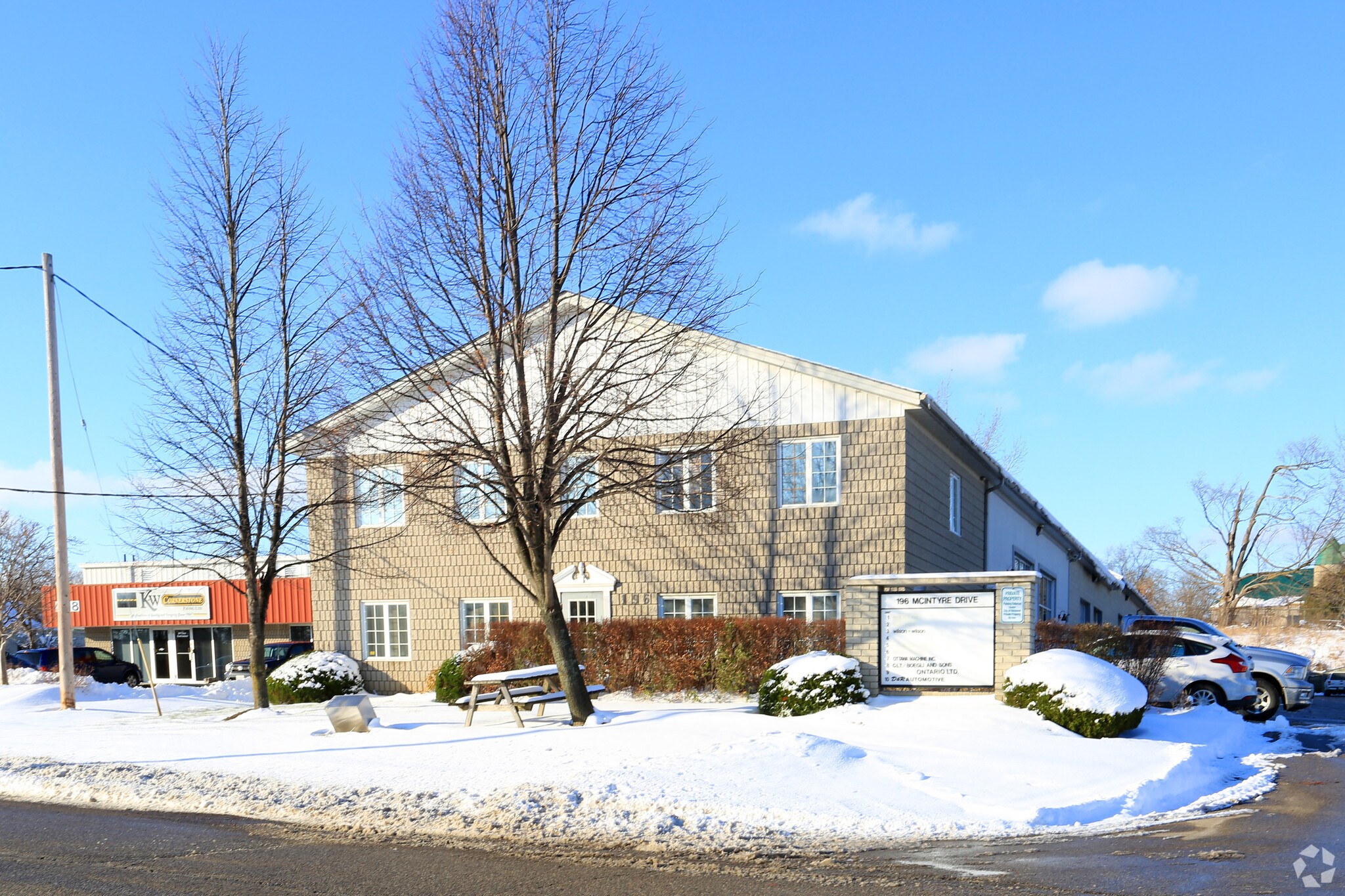 196 Mcintyre Dr, Kitchener, ON for sale Primary Photo- Image 1 of 1