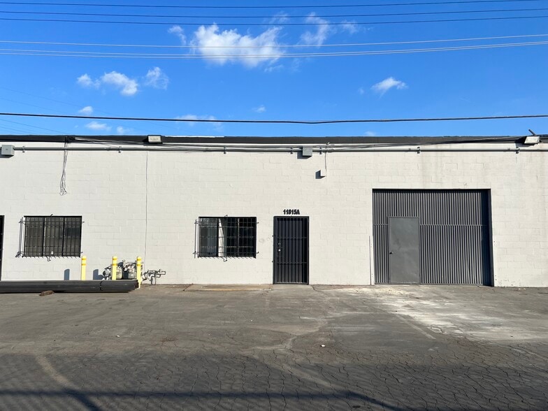 11815-11821 Vose St, North Hollywood, CA for lease - Building Photo - Image 2 of 7