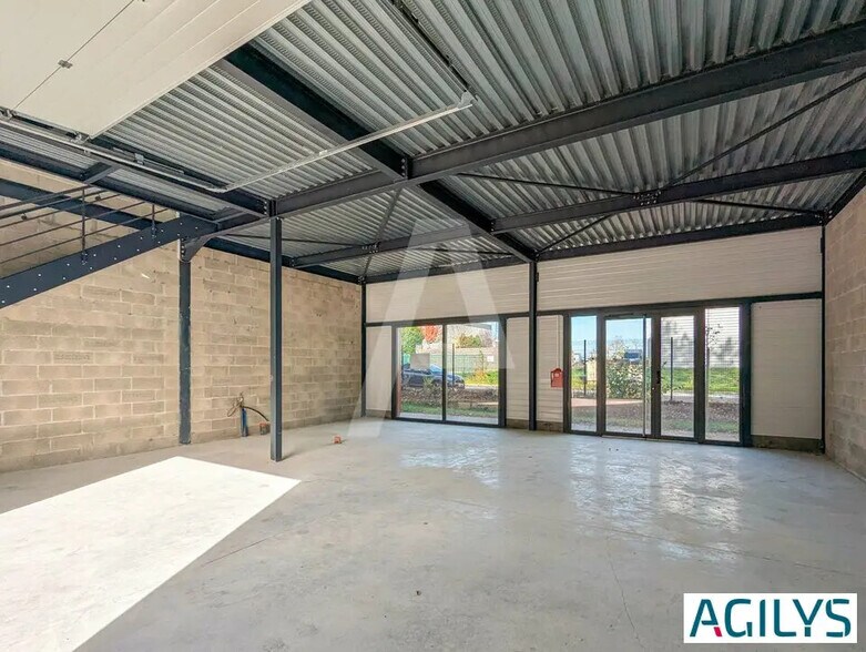 Flex in Marcoussis for sale - Interior Photo - Image 2 of 9