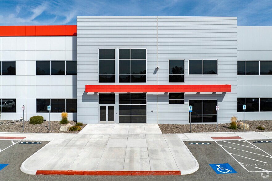 95 Distribution Dr, Spanish Springs, NV à louer - Photo du bâtiment - Image 3 de 6