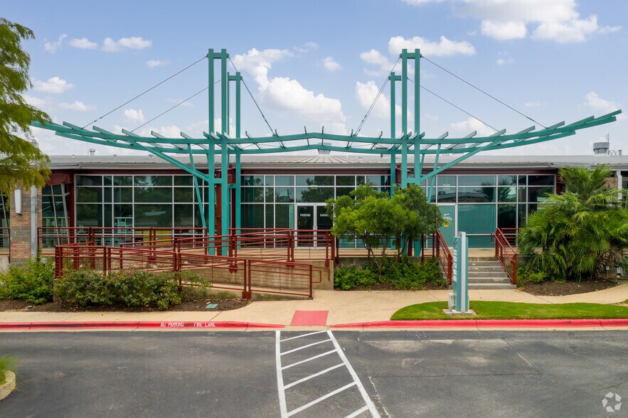 3601 S Congress, Austin, TX à louer - Photo du bâtiment - Image 3 de 4