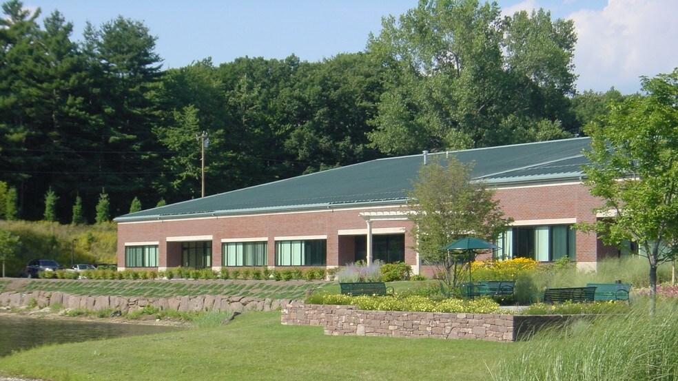6 Executive Dr, Farmington, CT à louer - Photo du bâtiment - Image 3 de 3