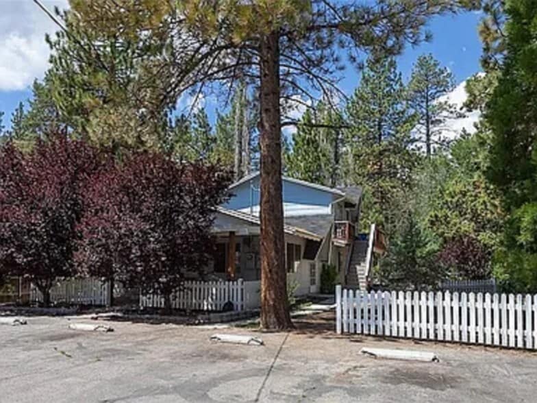 1017 Greenway Dr, Big Bear City, CA for sale - Building Photo - Image 3 of 18