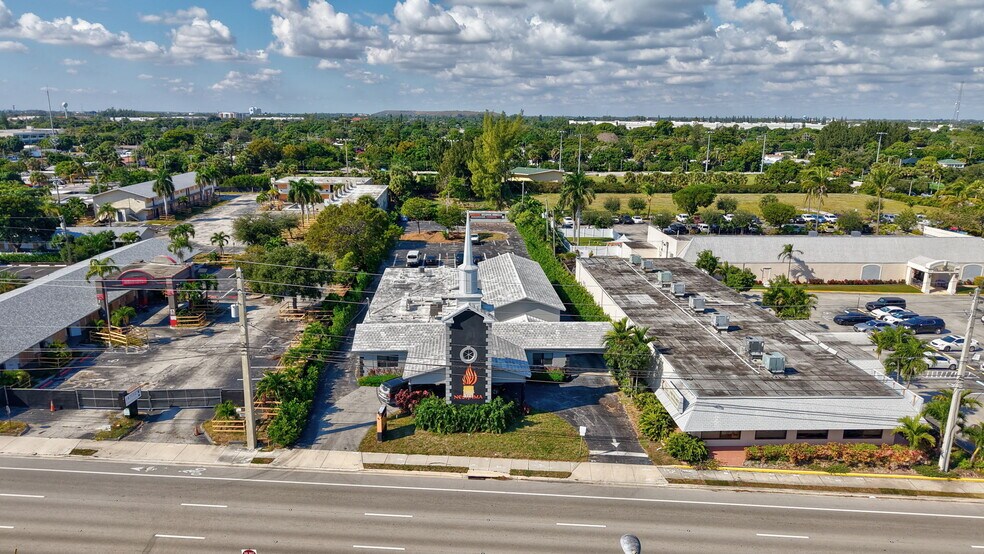 4213 N Federal Hwy, Pompano Beach, FL à vendre - Photo du bâtiment - Image 3 de 22