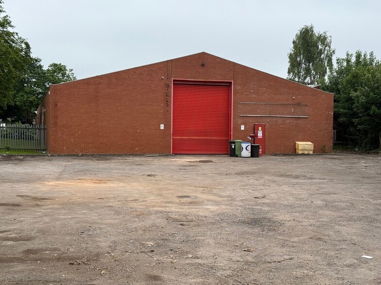 Unit 7 Corinium Industrial Estate, Raans Road, Amersham for lease - Building Photo - Image 1 of 7