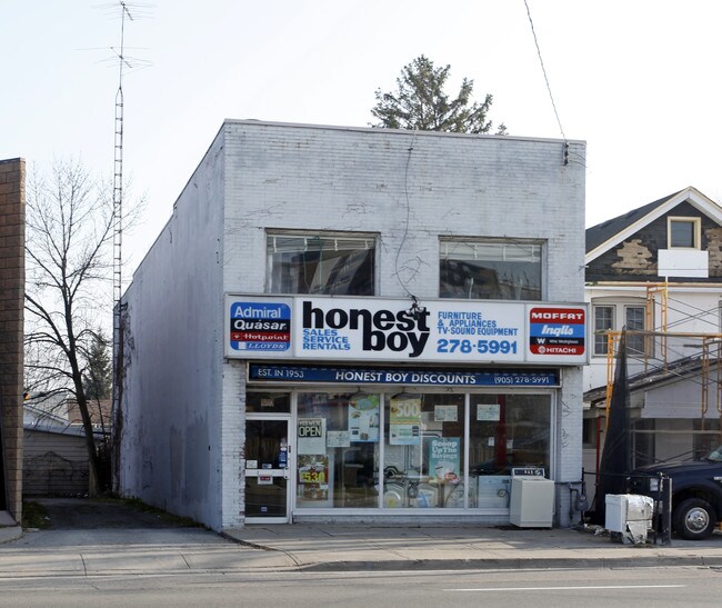 Plus de détails pour 620 Lakeshore Rd E, Mississauga, ON - Commerce de détail à vendre