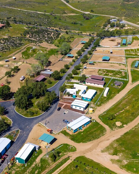 39375 San Ignacio Rd, Hemet, CA à vendre - Photo du bâtiment - Image 2 de 8