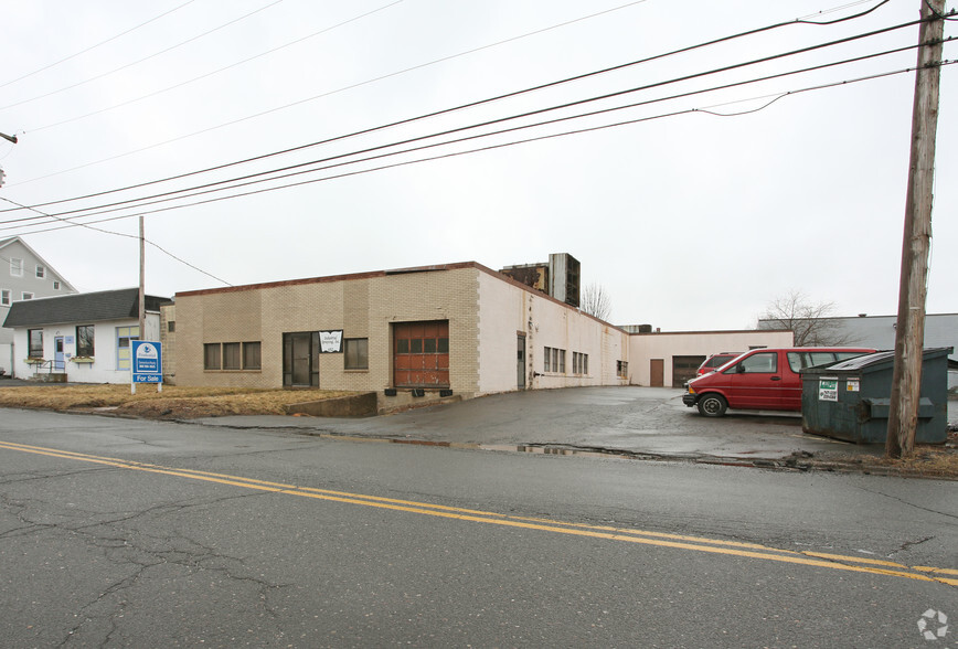 652 Oakwood Ave, West Hartford, CT for sale - Primary Photo - Image 1 of 1